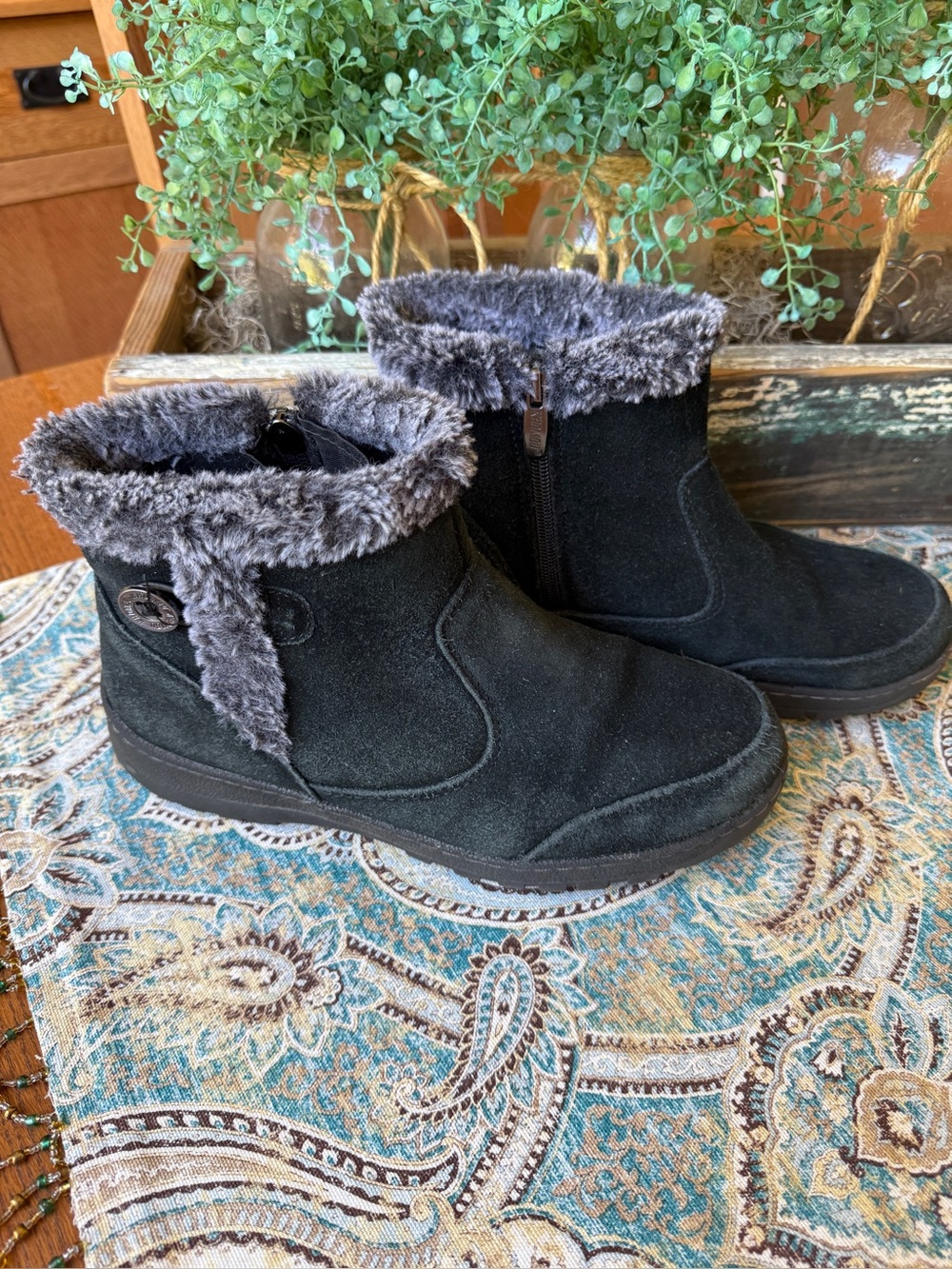Khombu Iris Suede Ankle Boots Faux Fur Winter Side Zip Black Women’s 8M